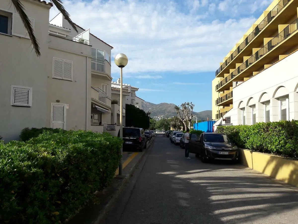 Residencia Platja De Roses Apartment 0*,  Spain